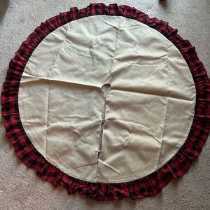Buffalo Plaid Ruffle Christmas Tree Skirt